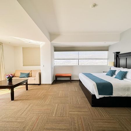 Hotel Stadium León Esterno foto Suite at the hotel